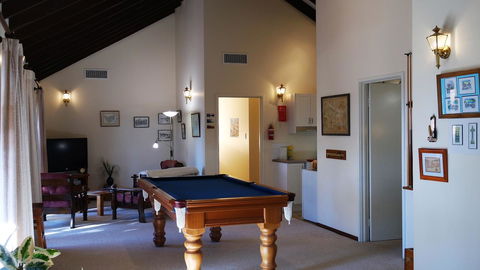 Eleebana Guest House - Accommodation Main Beach 24