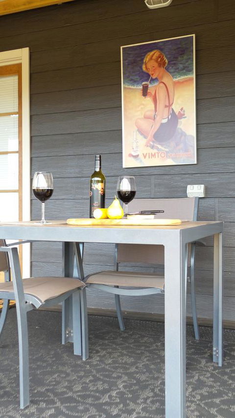Windfall Estate Vineyard Cottage - Accommodation Main Beach 10