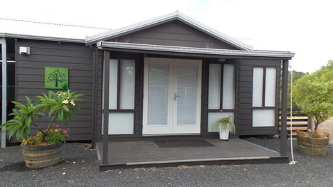 Windfall Estate Vineyard Cottage - Accommodation Main Beach 15