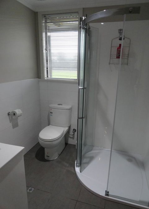 Windfall Estate Vineyard Cottage - Accommodation Main Beach 7