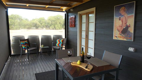 Windfall Estate Vineyard Cottage - Accommodation Main Beach 4