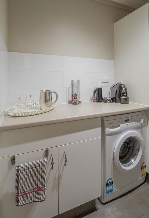 Windfall Estate Vineyard Cottage - Accommodation Main Beach 6