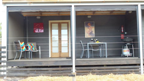 Windfall Estate Vineyard Cottage - Accommodation Main Beach 9