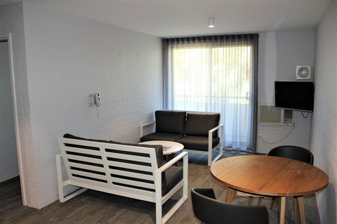 Atrium Hotel Mandurah - Accommodation Main Beach 4