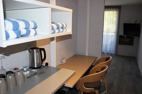 Atrium Hotel Mandurah - Accommodation Main Beach 11
