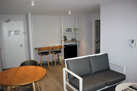 Atrium Hotel Mandurah - Accommodation Main Beach 12