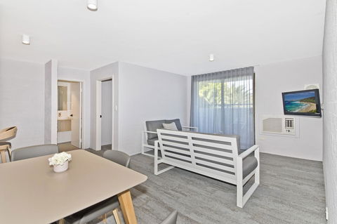 Atrium Hotel Mandurah - Accommodation Main Beach 25