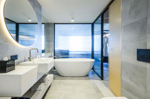 Quay Perth - Accommodation Main Beach 4