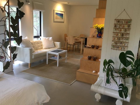 DESIGNER'S STUDIO - Accommodation Main Beach 17