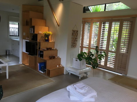 DESIGNER'S STUDIO - Accommodation Main Beach 4