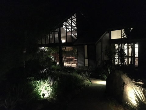 DESIGNER'S STUDIO - Accommodation Main Beach 3