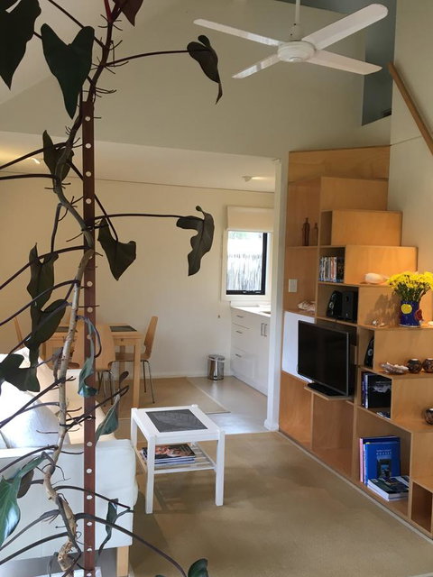 DESIGNER'S STUDIO - Accommodation Main Beach 18