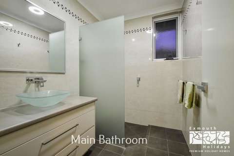 13 Learmonth Street - Close To Town Centre - Accommodation Main Beach 10