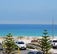 Absolute Beachfront Scarborough - Accommodation Main Beach