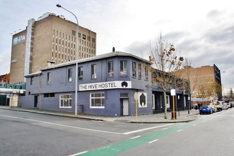 The Hive Hostel - Traveler Friendly, Passport Only - Accommodation Main Beach 38