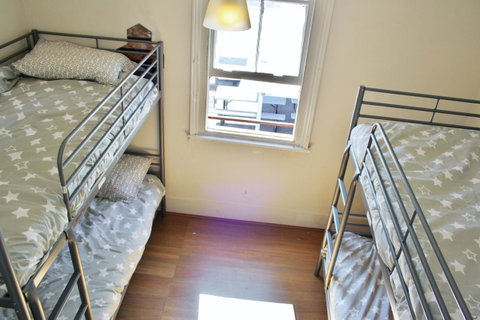 The Hive Hostel - Traveler Friendly, Passport Only - Accommodation Main Beach 39