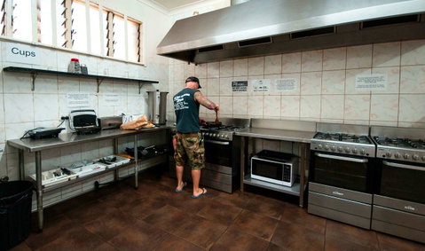 The Hive Hostel - Traveler Friendly, Passport Only - Accommodation Main Beach 9