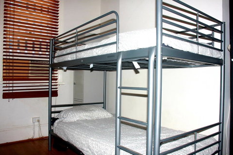The Hive Hostel - Traveler Friendly, Passport Only - Accommodation Main Beach 28