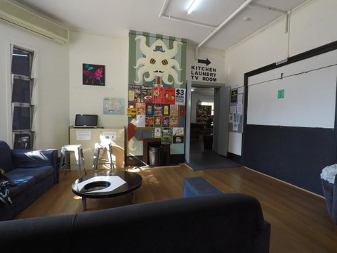 The Hive Hostel - Traveler Friendly, Passport Only - Accommodation Main Beach 23
