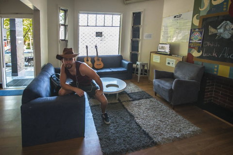 The Hive Hostel - Traveler Friendly, Passport Only - Accommodation Main Beach 20