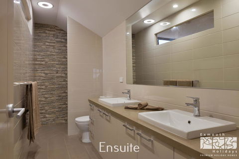 7 Kestrel Place - Accommodation Main Beach 13