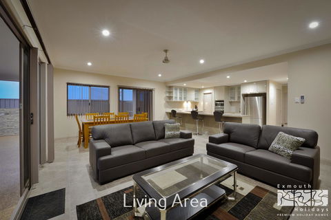 7 Kestrel Place - Accommodation Main Beach 2