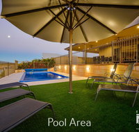 7 Kestrel Place - PRIVATE JETTY  POOL - Accommodation Main Beach