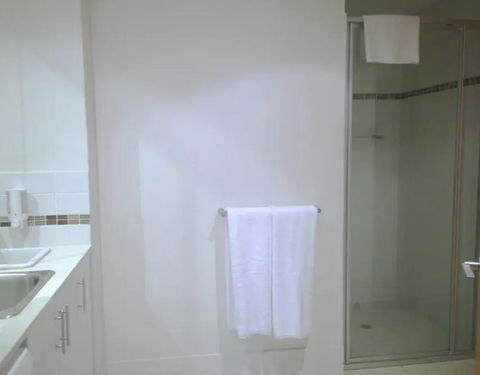 Outram St Apartment - Accommodation Main Beach 2