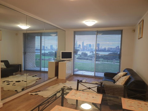Apartment With A View - Accommodation Main Beach 5
