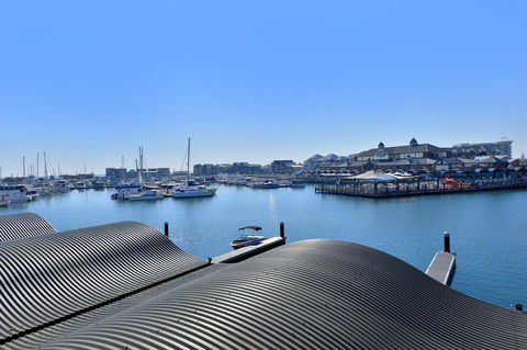 Dolphin Quay Apartments - Accommodation Main Beach 6