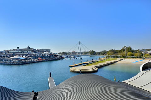 Dolphin Quay Apartments - Accommodation Main Beach 7