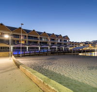Dolphin Quay Apartments - Accommodation Main Beach