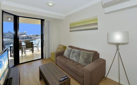 Dolphin Quay Apartments - Accommodation Main Beach 3