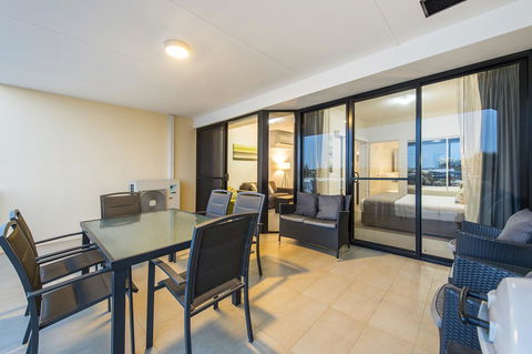 Dolphin Quay Apartments - Accommodation Main Beach 38