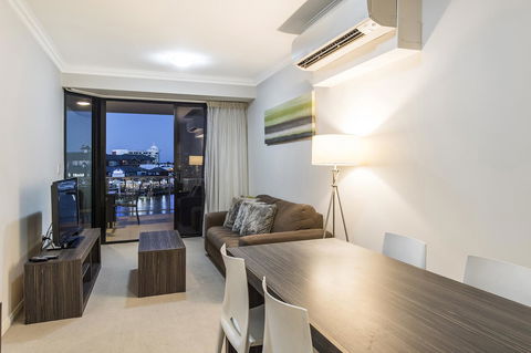 Dolphin Quay Apartments - Accommodation Main Beach 19