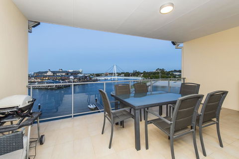 Dolphin Quay Apartments - Accommodation Main Beach 23