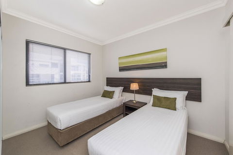 Dolphin Quay Apartments - Accommodation Main Beach 39