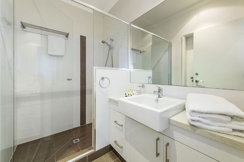 Dolphin Quay Apartments - Accommodation Main Beach 42