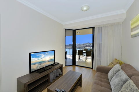 Dolphin Quay Apartments - Accommodation Main Beach 2