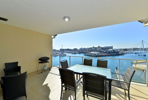 Dolphin Quay Apartments - Accommodation Main Beach 4