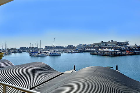 Dolphin Quay Apartments - Accommodation Main Beach 13