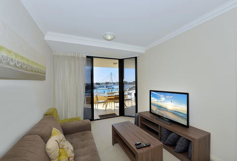 Dolphin Quay Apartments - Accommodation Main Beach 10