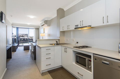 Dolphin Quay Apartments - Accommodation Main Beach 35