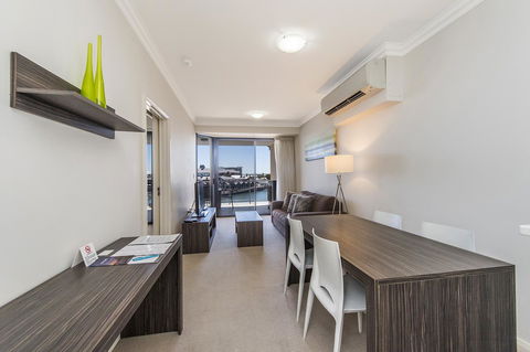 Dolphin Quay Apartments - Accommodation Main Beach 33