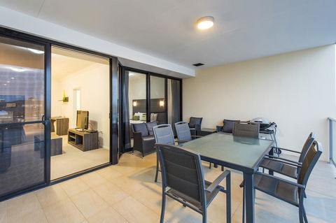 Dolphin Quay Apartments - Accommodation Main Beach 37