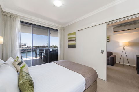 Dolphin Quay Apartments - Accommodation Main Beach 28