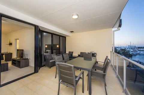 Dolphin Quay Apartments - Accommodation Main Beach 24