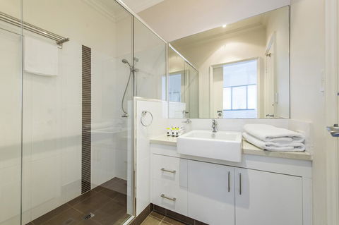 Dolphin Quay Apartments - Accommodation Main Beach 40