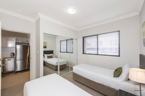 Dolphin Quay Apartments - Accommodation Main Beach 43