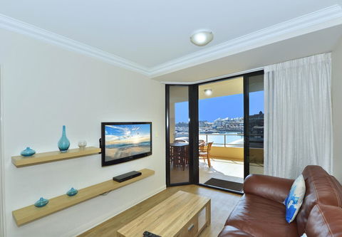 Dolphin Quay Apartments - Accommodation Main Beach 11